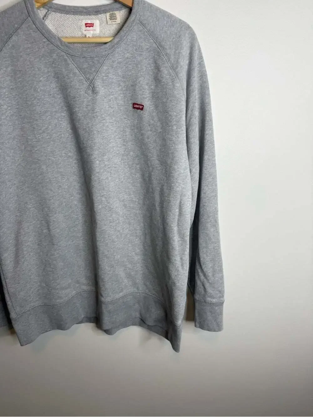 Levi's Light Gray Crewneck Sweatshirt with Small Red Logo